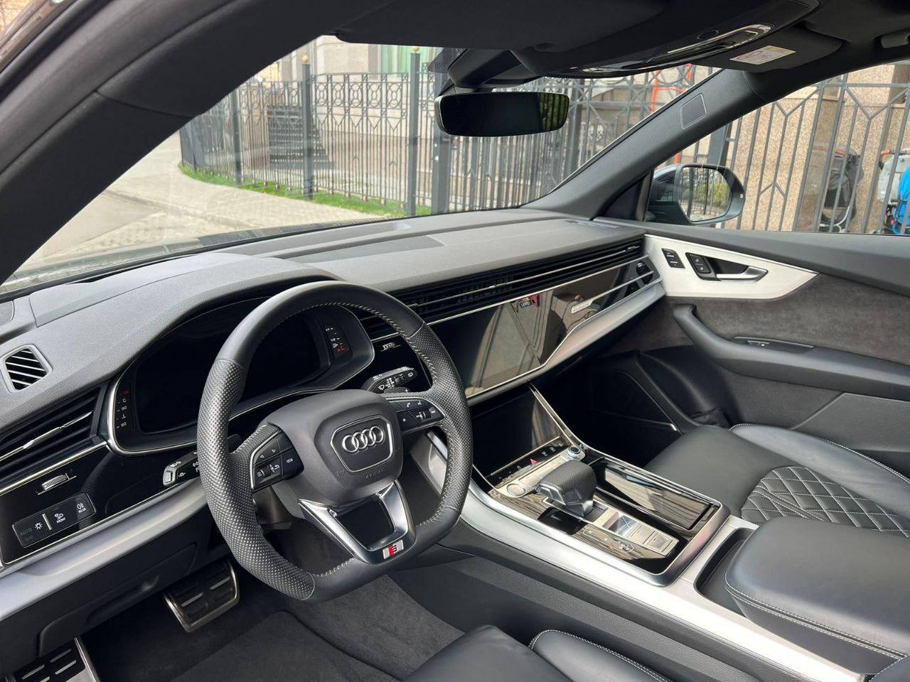 Audi Q8 фото 6