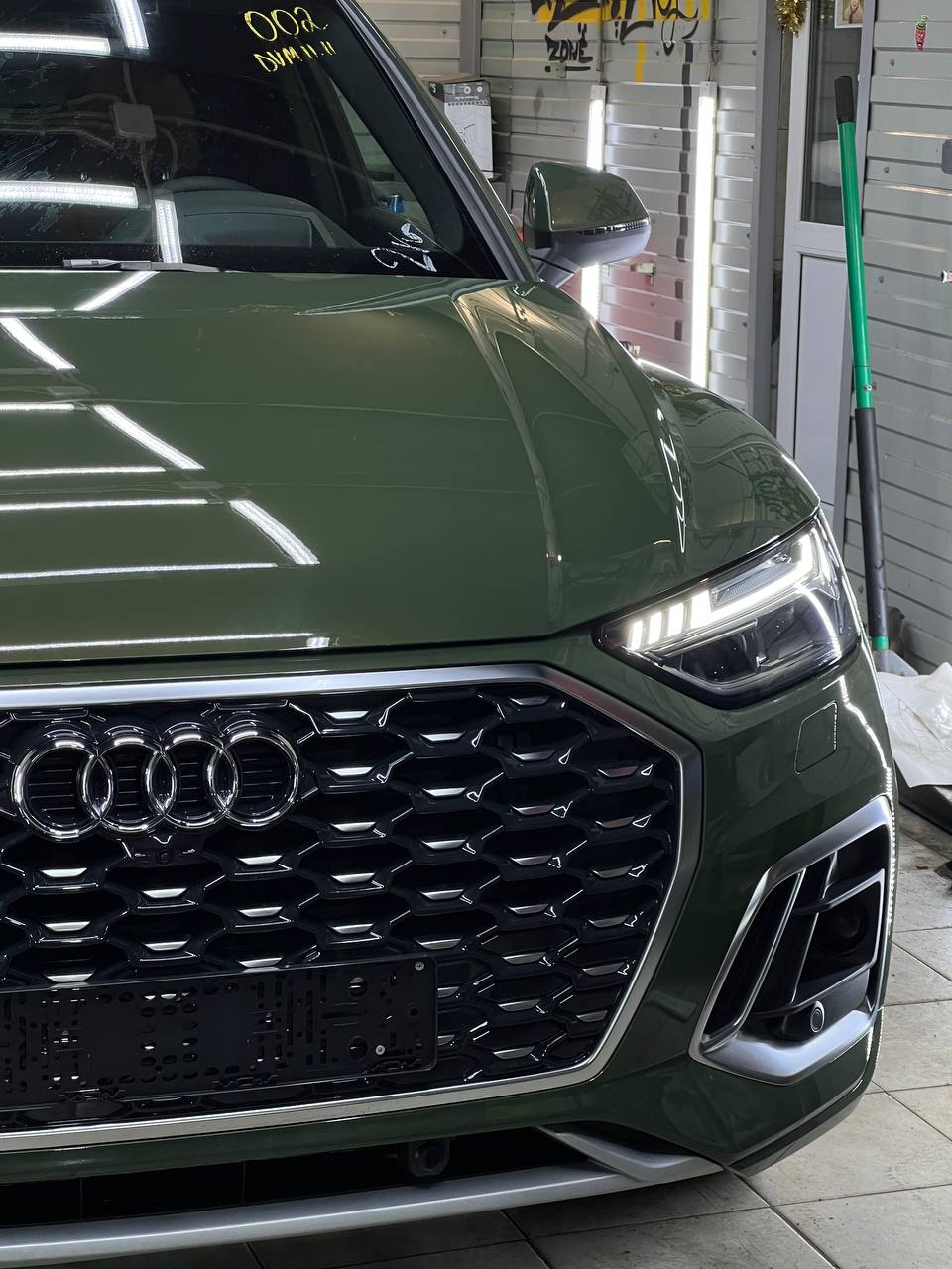 Audi SQ5 в эксклюзивном цвете District Green - фото 1