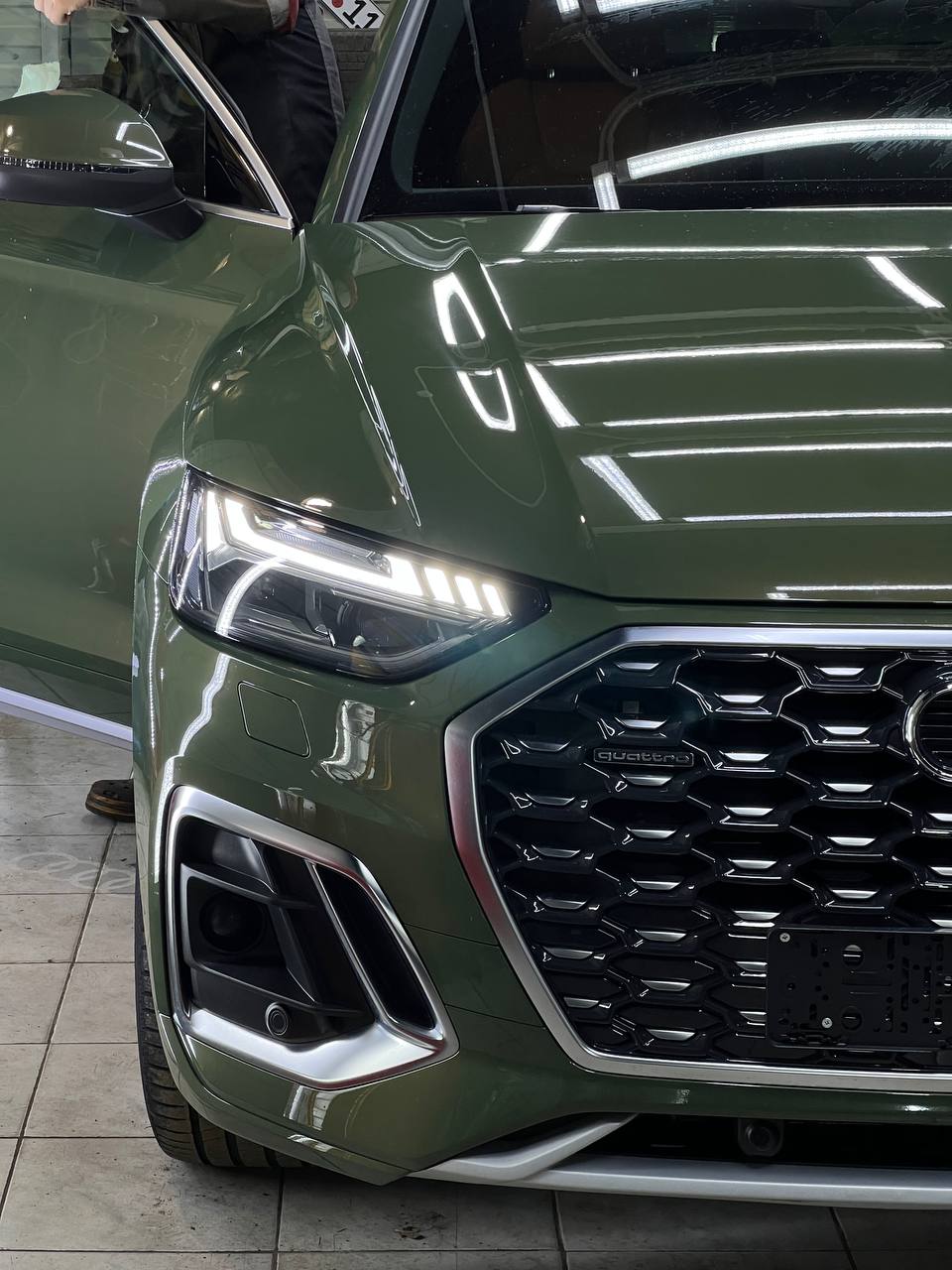 Audi SQ5 в эксклюзивном цвете District Green - фото 2